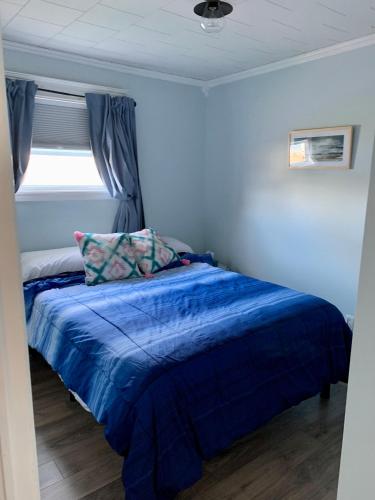 Katil atau katil-katil dalam bilik di Harry’s House in Heart’s Delight, NL