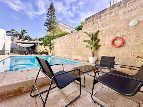 Afbeelding uit fotogalerij van Poolside Paradise Sea View Villa in Is-Swieqi