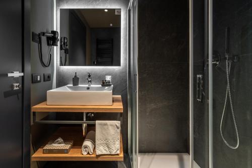 a bathroom with a sink and a shower at Levelup in Treviso
