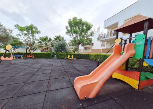 2-bed Apartment 5-min Walk to Cabanas Beach Shared Pool Free Parking