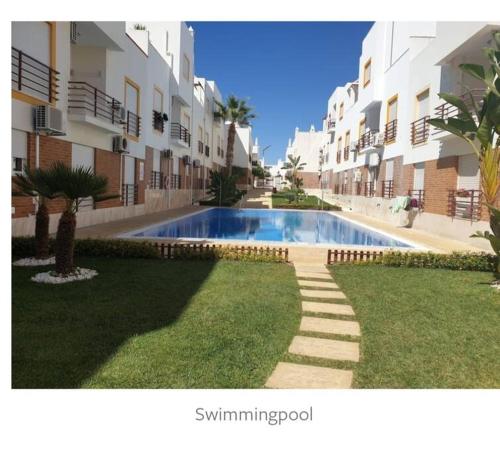 2-bed Apartment 5-min Walk to Cabanas Beach Shared Pool Free Parking