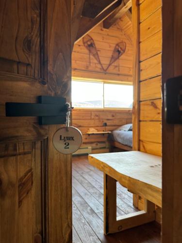 a room with a table in a log cabin at Auberge Boréale de Charlevoix in Petit-Saguenay