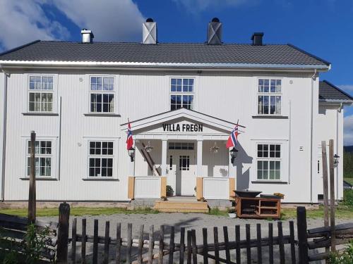 a white building with a sign that reads what fresh at Villa Fregn in Ljørdal