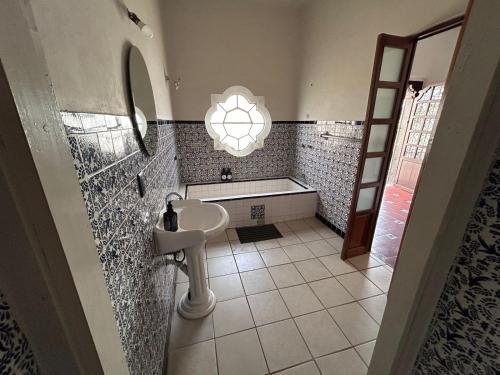 a bathroom with a sink and a bath tub at Coliving Chingon in Guadalajara