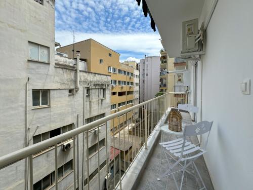 Luxury Downtown Apartment Guya