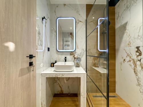 Luxury Downtown Apartment D1