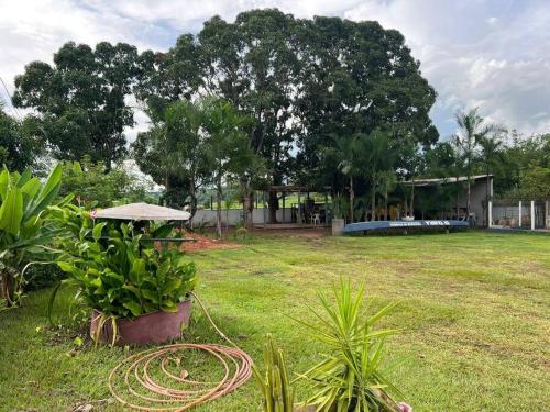 Κήπος έξω από το Aconhengo do Altíssimo