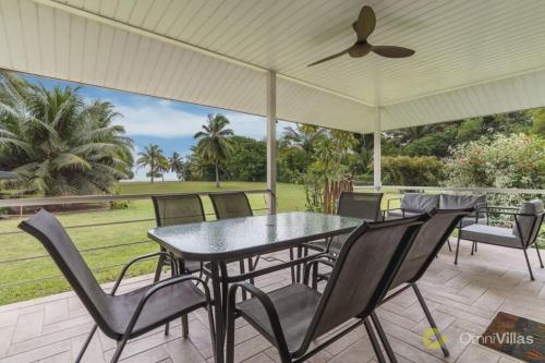 Seaside Paradise Retreat - 3BR House in Mooreaにある庭
