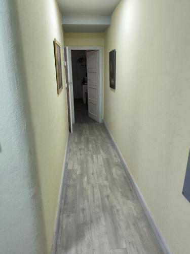 an empty hallway with a hallwayngthngthngthngthngthngthngthngthngthngth at La Puebla in Ponferrada