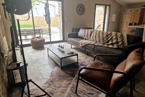 a living room with a couch and a coffee table at L'Escale Nobilienne in Nouaillé-Maupertuis
