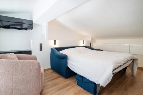 a bedroom with a bed and a couch at DUPLEX VILLA LES PINS 89m2 et terrasse 30m2 in Antibes