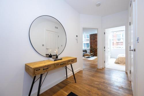 Boutique City Centre Apartment photo 14