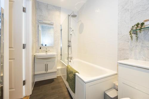 Boutique City Centre Apartment photo 9