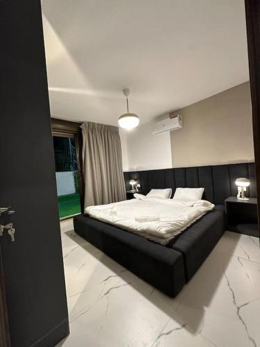 Stylish Luxe Apartment F-R 0003