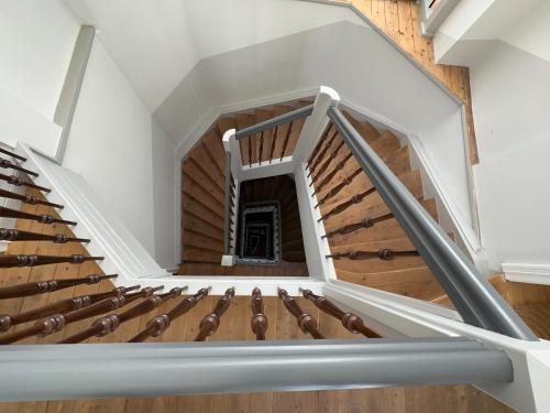 a staircase in a house with wooden floors at TRULY - Viel Platz für Business & Familie - Modern, Garage, Fahrstuhl in Augsburg