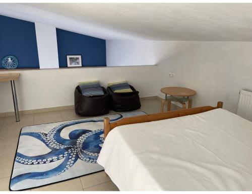 Una cama o camas en una habitación de Skiathos Seaview Villa with Pool