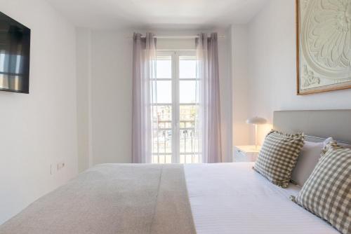 Rosaleda & old town balconies by ELE Apartments