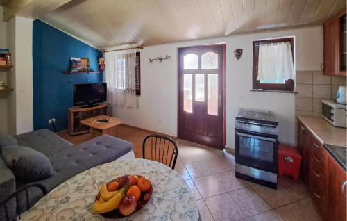 Η κουζίνα ή μικρή κουζίνα στο Nice Apartment In Medulin With Wifi