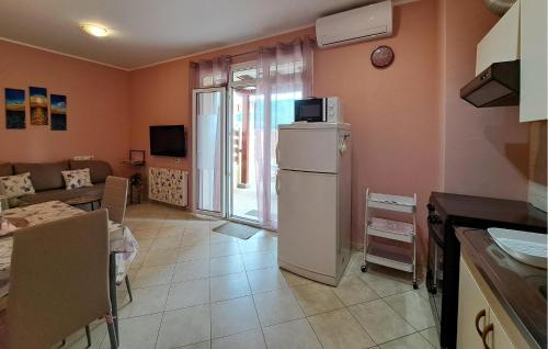 Gorgeous Apartment In Medulin With Wifi
