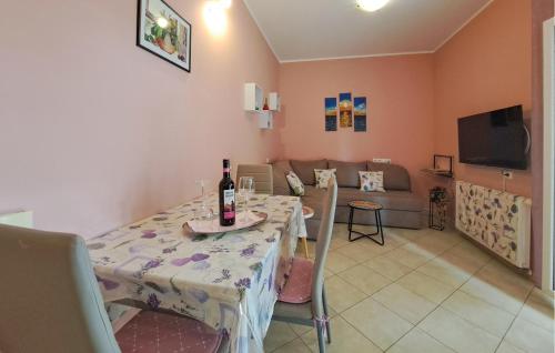 Gorgeous Apartment In Medulin With Wifi