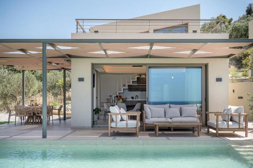 Seaview villa with pool in nature next to Platanias