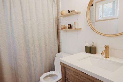 Ảnh trong thư viện ảnh của A-Frame Cabin in The Woods, Close to Shops! ở Lake Arrowhead