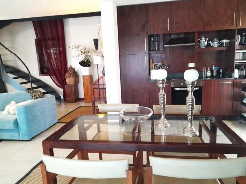 a dining room with a glass table and chairs at Alto Belo in Felgueiras