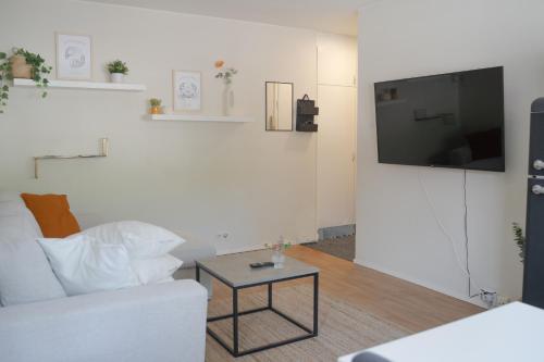 TV a/nebo společenská místnost v ubytování The Easy Stay Jakobstad