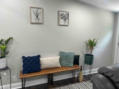 a living room with a bench and some plants at Serenity away from the big city in Amelia