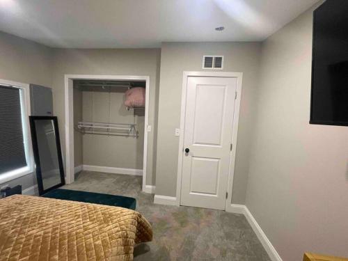 a room with a bedroom with a bed and a door at Serenity away from the big city in Amelia