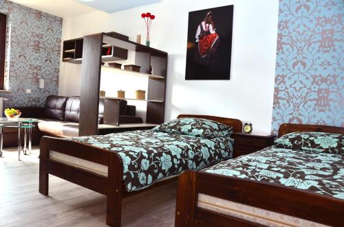 Ένα ή περισσότερα κρεβάτια σε δωμάτιο στο Apartament Kielce Folk
