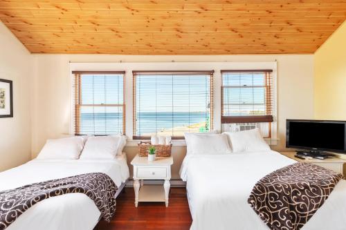 Ένα ή περισσότερα κρεβάτια σε δωμάτιο στο Palms Hotel Fire Island
