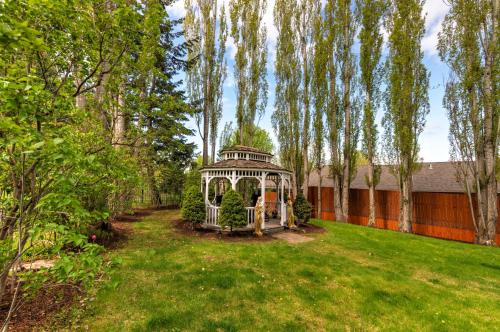 a gazebo in the middle of a yard at The Gibson Mansion Bed and Breakfast in Missoula