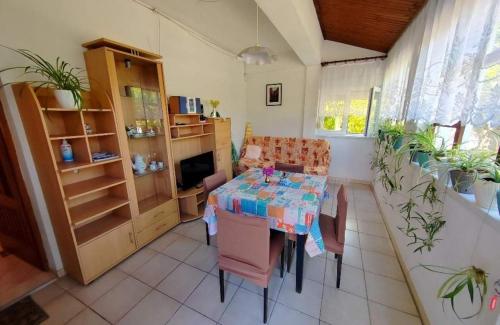 Apartments with parking space Barbat, Rab - 23300