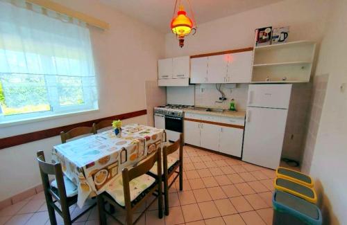 Apartments with parking space Barbat, Rab - 23300