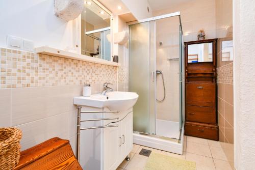 Family-friendly apartments with swimming pool Barbat, Rab - 20170