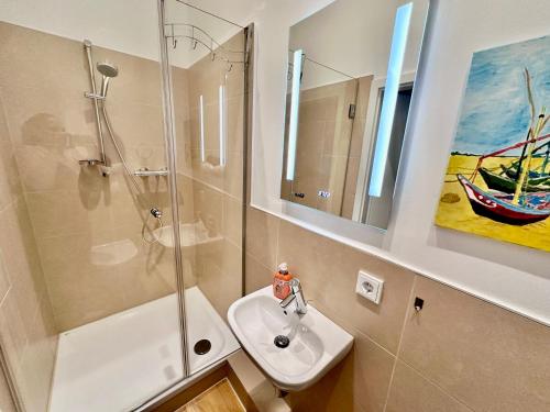 Vannituba majutusasutuses Ferienwohnung NAUTICA 450m zum Strand familienfreundlich