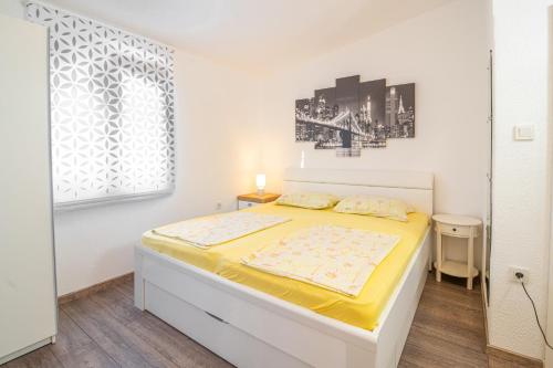 Apartments and rooms with parking space Baska, Krk - 23309