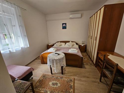Apartments with parking space Mundanije, Rab - 23315