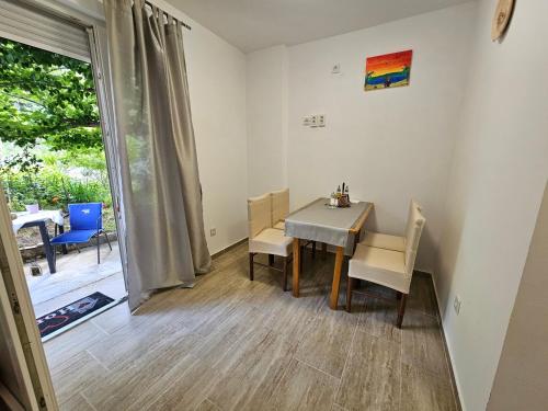 Apartments with parking space Mundanije, Rab - 23315