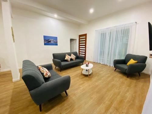 a living room with two couches and a table at Casa Nefertari I in Flores