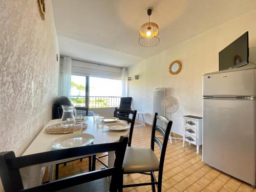 Studio cabine avec vue mer, 30m de la plage, parking. Wi-Fi et linge en option.