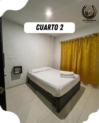 a bedroom with a bed and a yellow curtain at Casa en ginebra valle in Ginebra