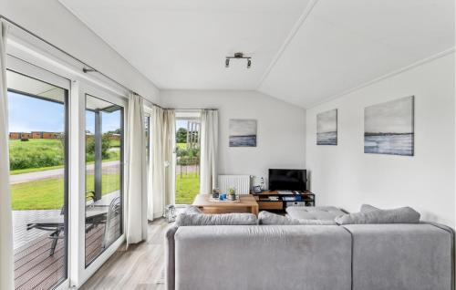 Χώρος καθιστικού στο Beautiful Home In Süsel With Kitchen