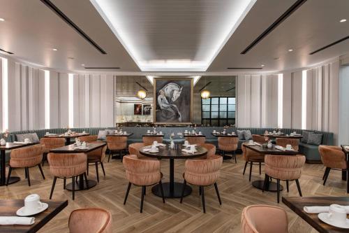 a restaurant with tables and chairs and a bar at JW Marriott Atlanta Buckhead in Atlanta