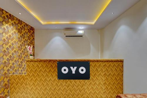 Et logo, certifikat, skilt eller en pris der bliver vist frem på Hotel O Skycity