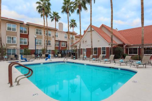 Kolam renang di atau dekat dengan Residence Inn Phoenix Chandler/Fashion Center