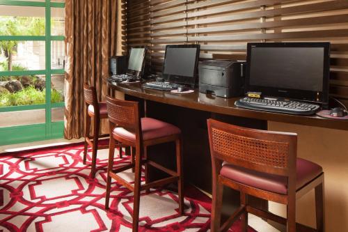 Sheraton San Joseにあるテレビまたはエンターテインメントセンター