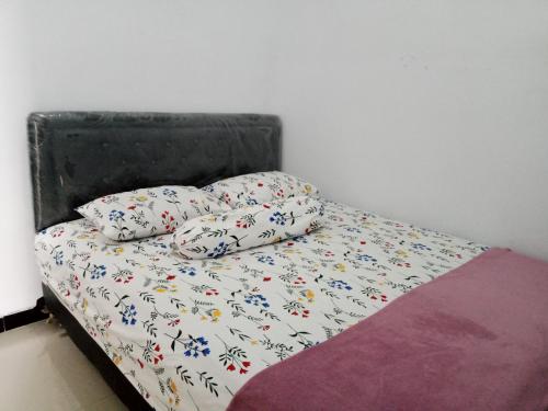 Krevet ili kreveti u jedinici u okviru objekta Villa Puspita syariah III