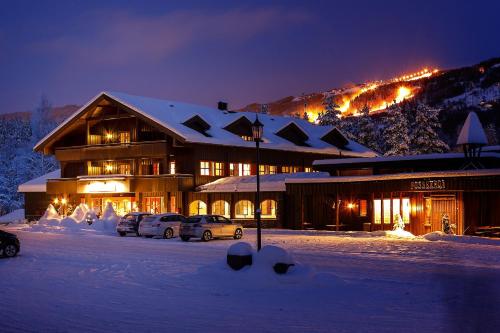 Hunderfossen Snow Hotel under vintern